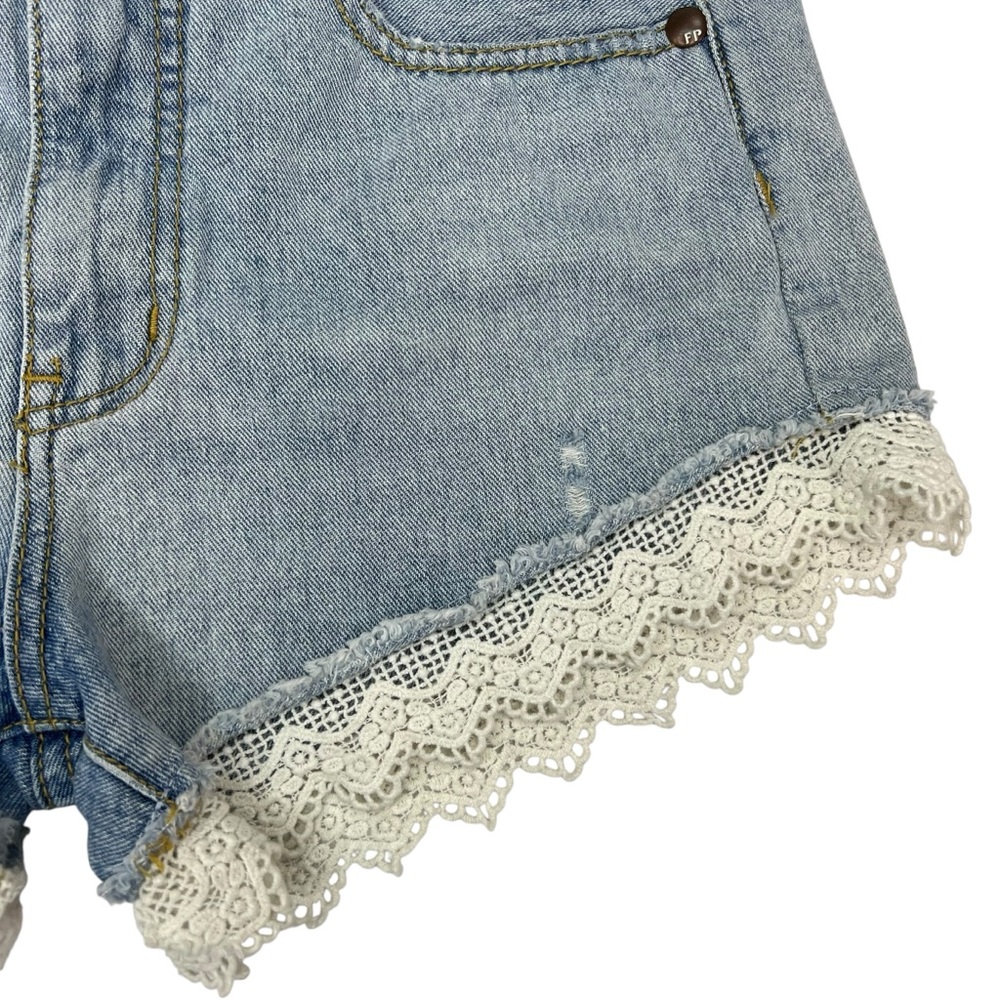 Free People Lace Hem Cutoff Light Wash Shorts 26 - Picture 2 of 5